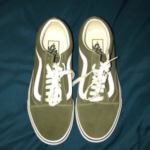 BEECH/TRUE WHITE suede Vans (Green Vans)